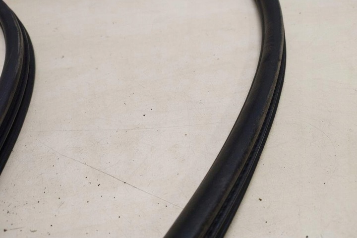 фото №8, Прокладка переднє правих двері porsche cayenne 92a 7p0867365b 3.0l 2012