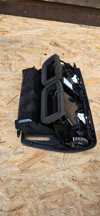 фото №11, Решётка воздуховод панели распределительной skoda octavia mk2 1z 1z0820951a