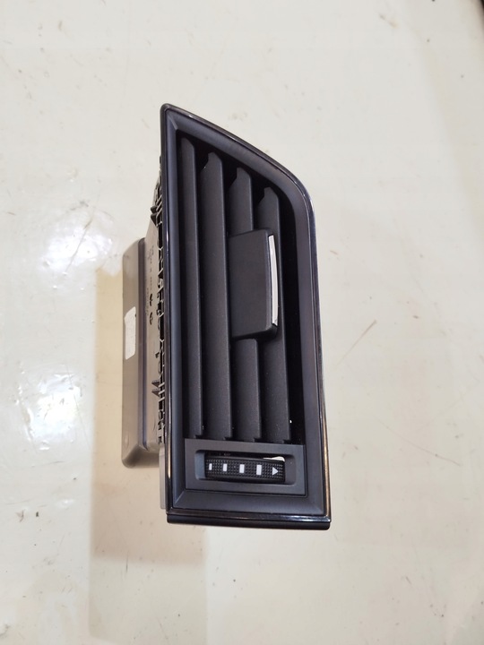 фото №1, Решётка воздуховод левая skoda superb iii 3v 3v0819701b