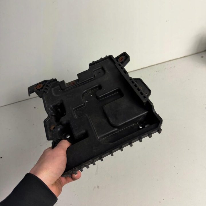 фото №13, Основа корпус кріплення акумулятора hyundai i20 ii oem номер 37150c8000