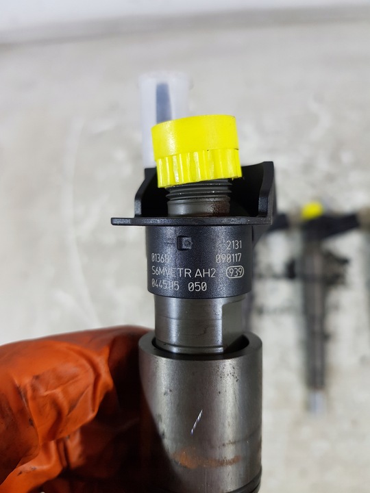 фото №6, Инжектор топлива 7796042 bmw e60 e61 e65 eur 3.0d m57 0445115050