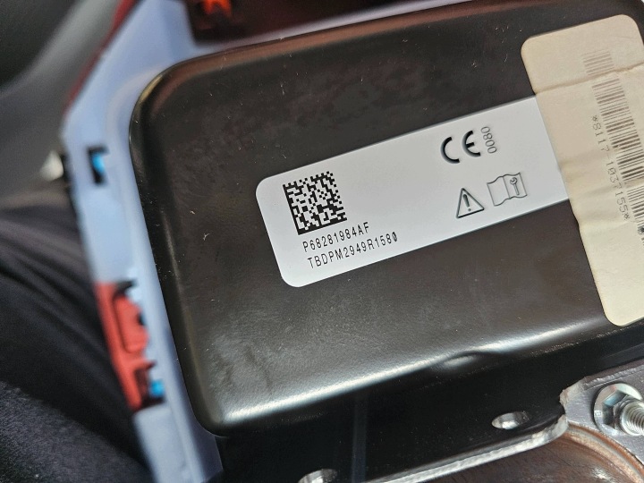 фото №9, Jeep wrangler jl rubicon подушка подушки ремни 6ud09tx7ac