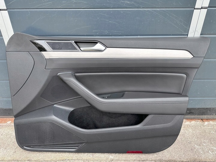 фото №1, Vw passat b8 обивка дверь правые перед кожа подсветка led европа