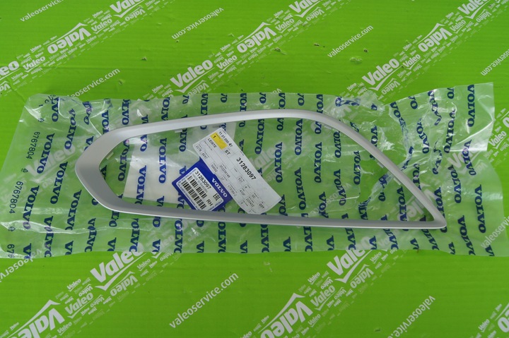 фото №1, Рамка бампера volvo s60 v60 решётка правая 2010+