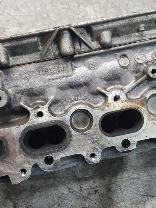 фото №16, Головка оригинальный номер 9682446510 citroen c5 iii 2.0hdi 10r.