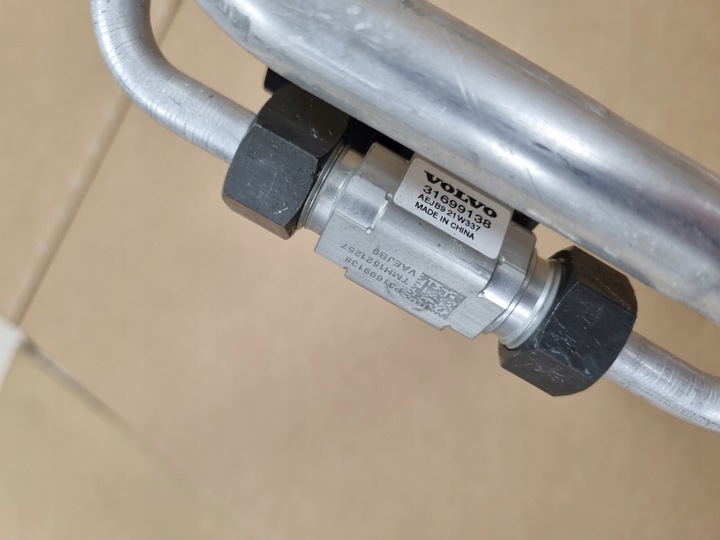 фото №9, Volvo c40 xc40 трубка шланг кондиционера 32275980 31699138 32275971