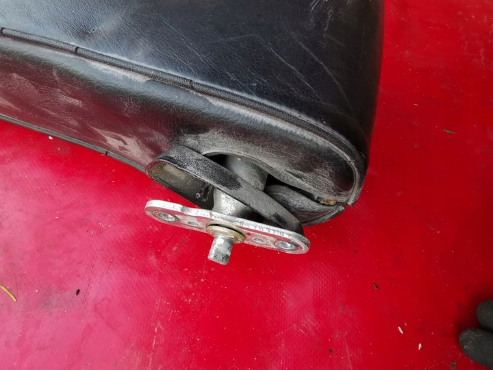 фото №5, Підлокітник сидіння лівий перед mercedes w124 купе