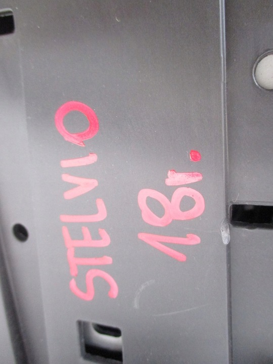 фото №6, Туннель подлокотник alfa romeo stelvio 18r