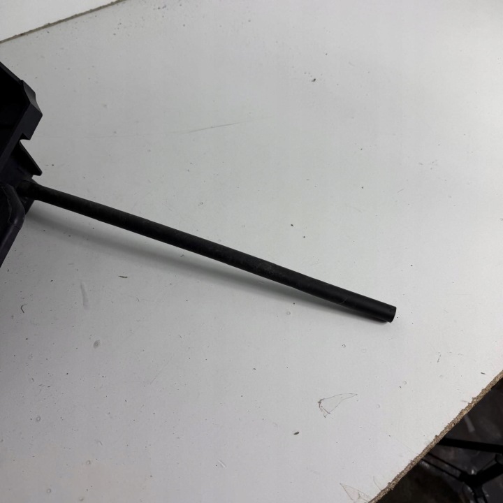 фото №9, Основа кріплення акумулятора polo v 6r fabia ii ibiza 6j oem номер 6r0915331c