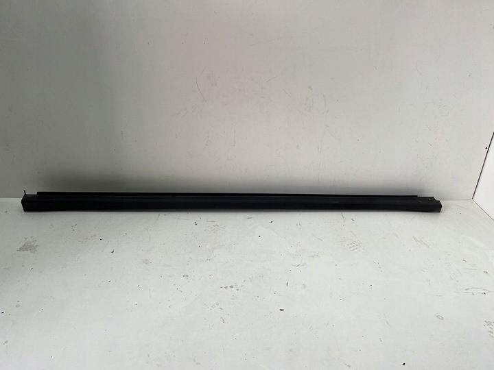 фото №1, Skoda enyaq iv 4 22- планка пороговая правая 5la853856