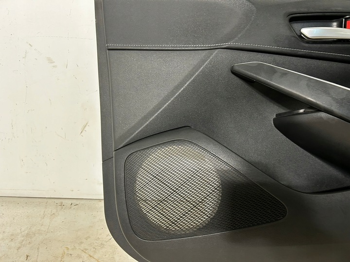 фото №8, Corolla e21 боковина обивка дверь передних правые перед кожа з led