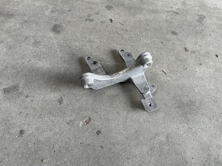 фото №1, Volvo xc60 ii b5 лапи поддержка полуось 31437845