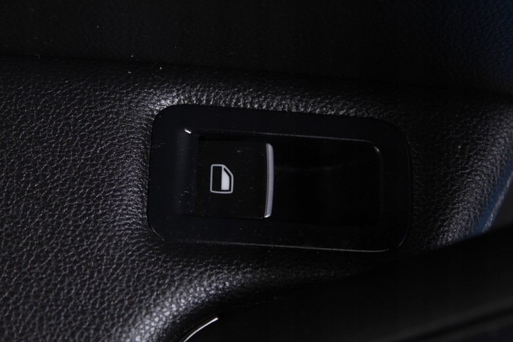 фото №8, Vw golf vii dekor r-line оббивка двері лівий зад 5g6867211fa