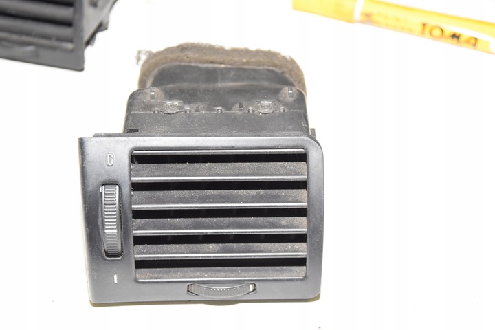 фото №1, Bmw e38 решётка воздуховод капот левая