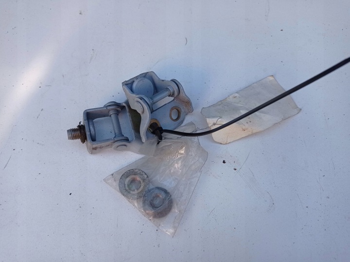 фото №2, Петли крышки багажника зад mazda 3