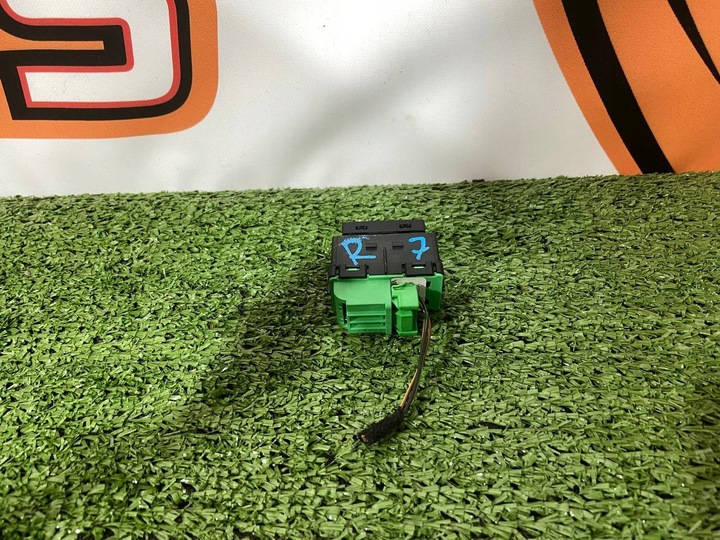 фото №7, Выключатель кнопка аварийных land rover discovery 5 l462 hy32-11k656-aa