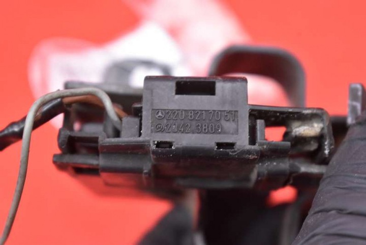 фото №11, Замок капота a2208800160 mercedes s-klasa w220 98-02