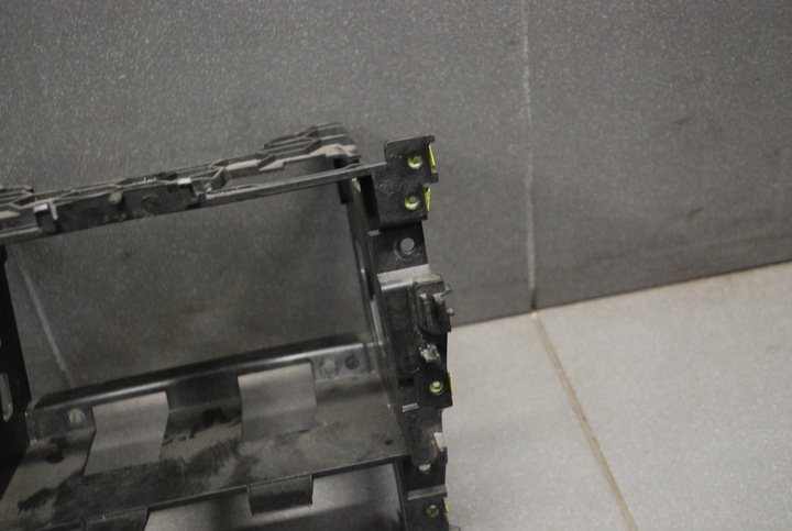 фото №2, Рамка корзина радио vw golf v 1k0858005c