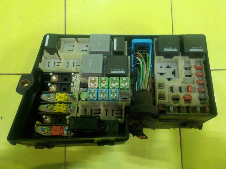 фото №1, Focus c-max рестайлинг 1.6 b 08r 5d коробка предохранителей 3m5t-14a076-af 8688039