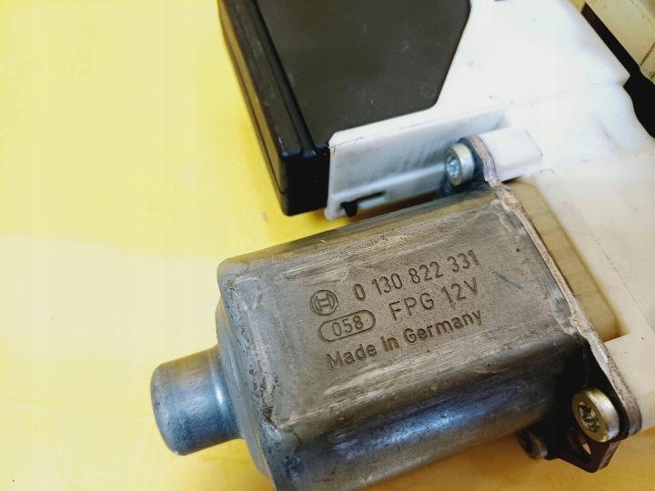 фото №8, Подъемник стекло правое зад renault megane iii 6 pin 827300003r nr71
