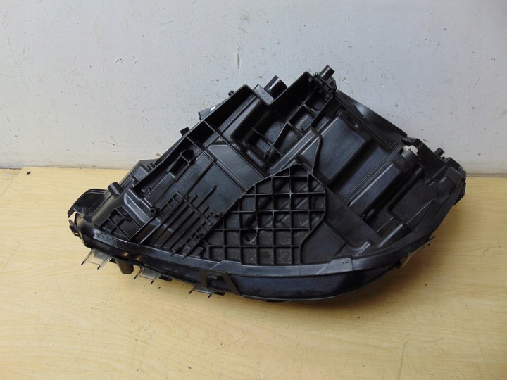 фото №12, Лампа права перед mercedes cla w118 європа