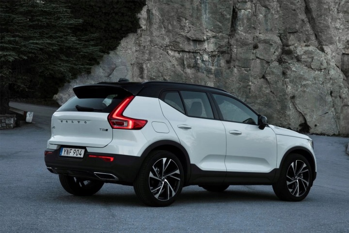 фото №11, Volvo xc40 2.0 b3 b420t4 гибрид 163 ps 120kw 2023 двигатель elektro/benzyna