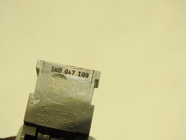 фото №7, Лампа лампочки освещение потолок перед vw sharan ii 1k0947109