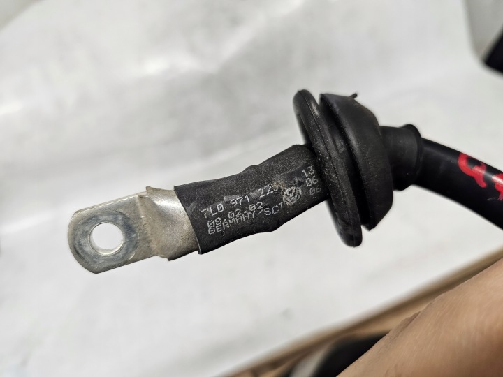 фото №6, Audi q7 4l 06r кабель трубка  клема плюсова + 7l0971225
