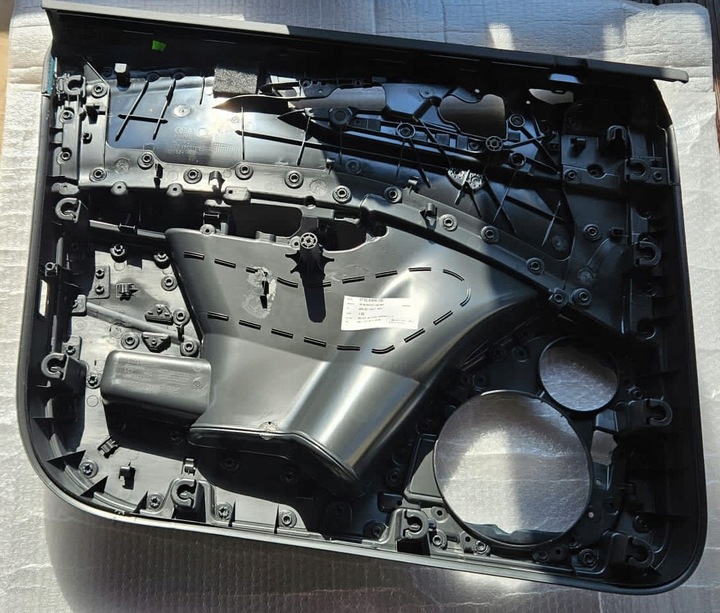 фото №6, Боковина двері праві перед audi q7 4m0867118b 4m0867104f