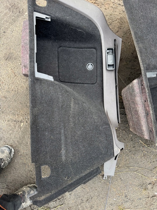 фото №1, Обивка багажника правая левый зад vw passat b7 универсал 3af коричневые