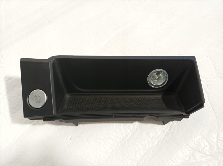 фото №1, Audi a4 b9 полка консоли старт сплав 8w1864131