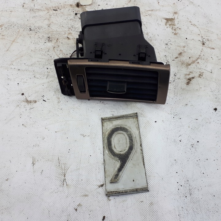 фото №1, Audi a6 c5 решітка повітропровід 4b1820902