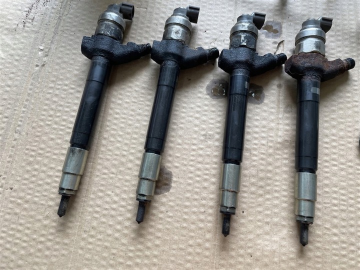 фото №10, Насос паливна рейка  + форсунки + молдинг 2.4 tdci ford transit mk7 rwd 06-11 рік