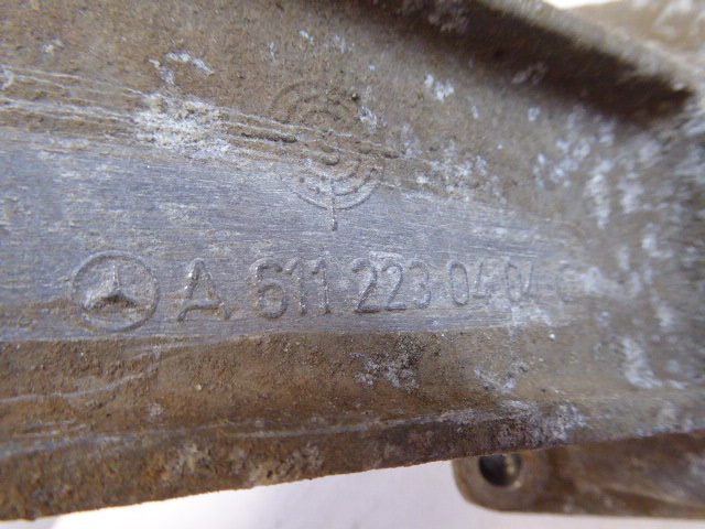 фото №3, Sprinter 903 рестайлінг 00-02 лапи кронштейн підтримка двигуна 2.2 cdi