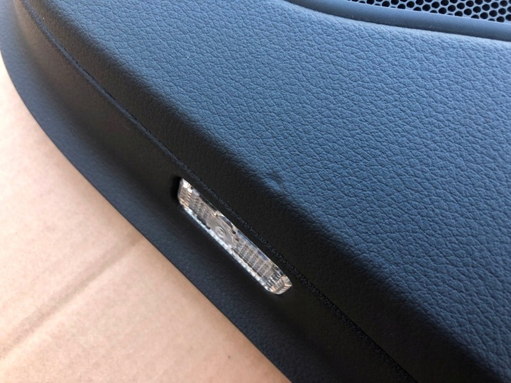 фото №8, Боковина обивка дверь чёрные правые зад ручка защита колонки audi e-tron 55 4ke