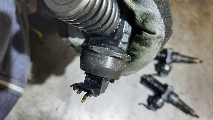 фото №6, Pompowtryskiwacze 038130073 vw passat b6 1.9 tdi