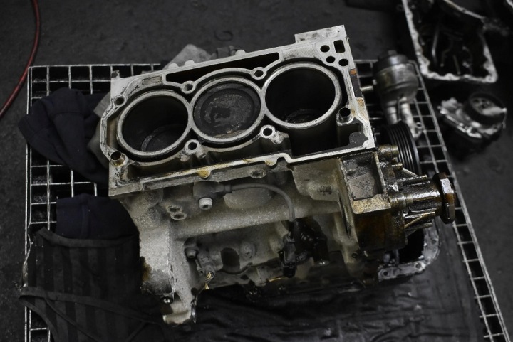 фото №9, Блок управління (оригінал) низ двигуна вал azq vw polo 4 iv 9n 1.2 12v 64 km 01-05