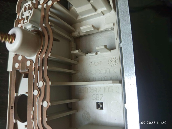 фото №4, Volkswagen golf iv passat лампа освещение интерьера кабины 3b0947105c