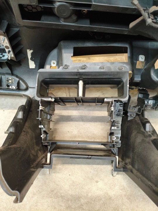 фото №13, Audi a4 s4 b8 8k торпедо раздаточная консоль капот 8k1857069