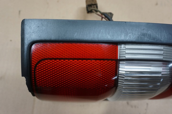 фото №10, Nissan patrol лампа левый зад левая задняя w крыло gr y61 97-04r