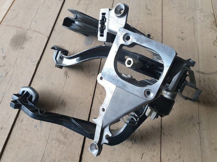фото №5, Audi a4 b5 8d1721117d кронштейн кріпильний педалі