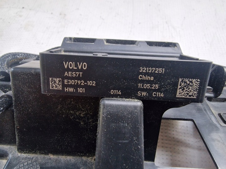 фото №10, Volvo s60 iii v60 ii sc60 xc40 модуль датчик подъёма крышки 32264825