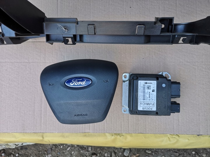 фото №7, Ford focus mk3 рестайлінг 14-18 консоль торпедо air bag ремені комплект оригінал
