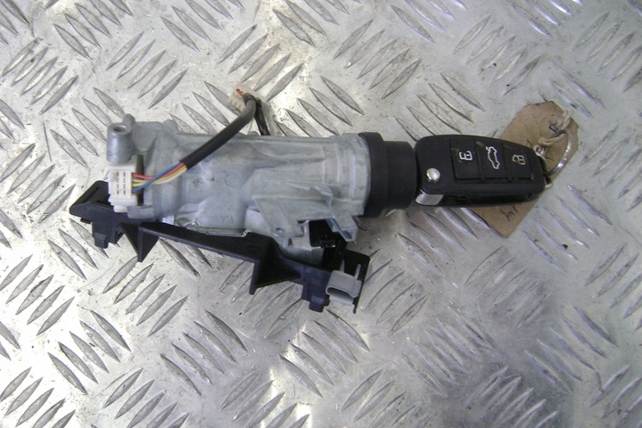 фото №1, Audi a1 8x - замок зажигания ключ