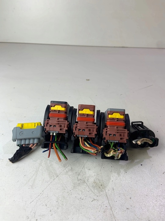 фото №5, Штекери штекер роз'єм коробка запобіжників bsm r09 peugeot 207 citroen c