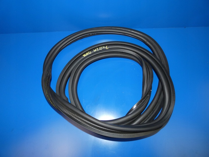 фото №1, Mercedes c w205 купе прокладка кришки багажника