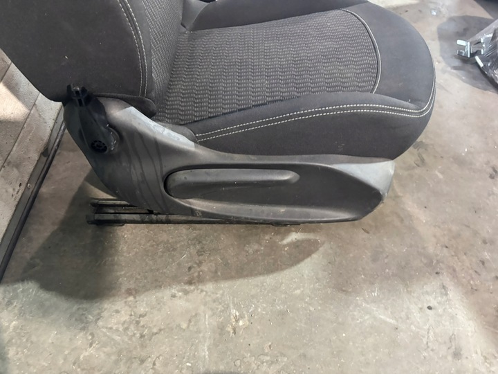 фото №7, Сиденья peugeot 208 правые перед