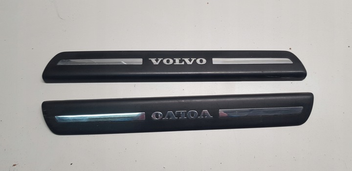 фото №1, Volvo v50 планка накладка порога права 30744287