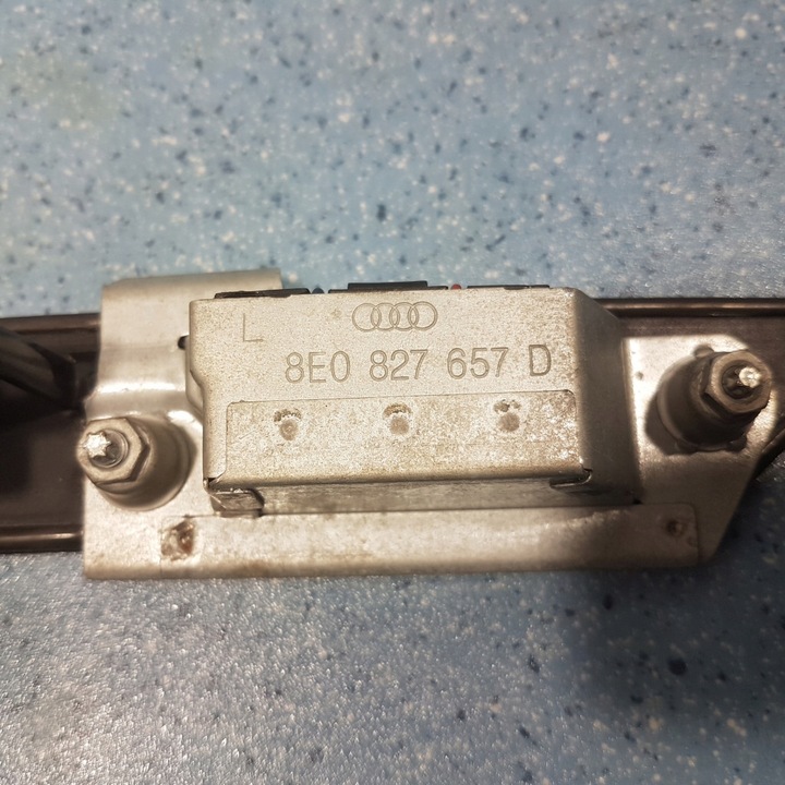 фото №6, Накладка зад микровыключатель подсветка номерного знака 8e0827657e audi a4 b6