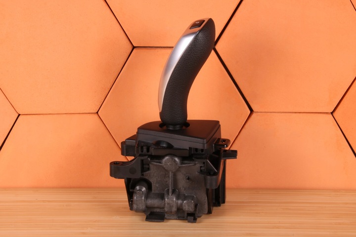 фото №6, Bmw f30 lci 330e вибірник домкрат ручка важіль зміни коробки передач 9326581